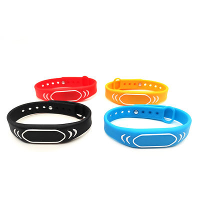 ปรับแต่งสายรัดข้อมือซิลิโคน NFC สำหรับวิทยาเขต / สวนสนุก