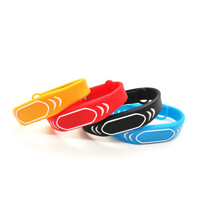 ปรับแต่งสายรัดข้อมือซิลิโคน NFC สำหรับวิทยาเขต / สวนสนุก